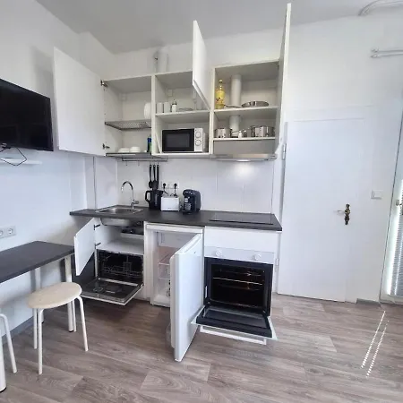 Mit Balkon 18 Lägenhet *