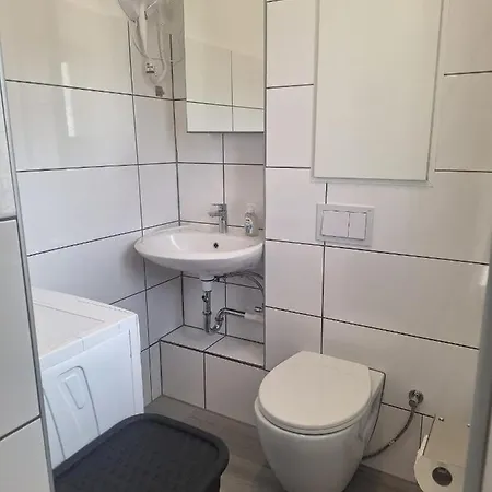 Mit Balkon 18 Апартаменты *